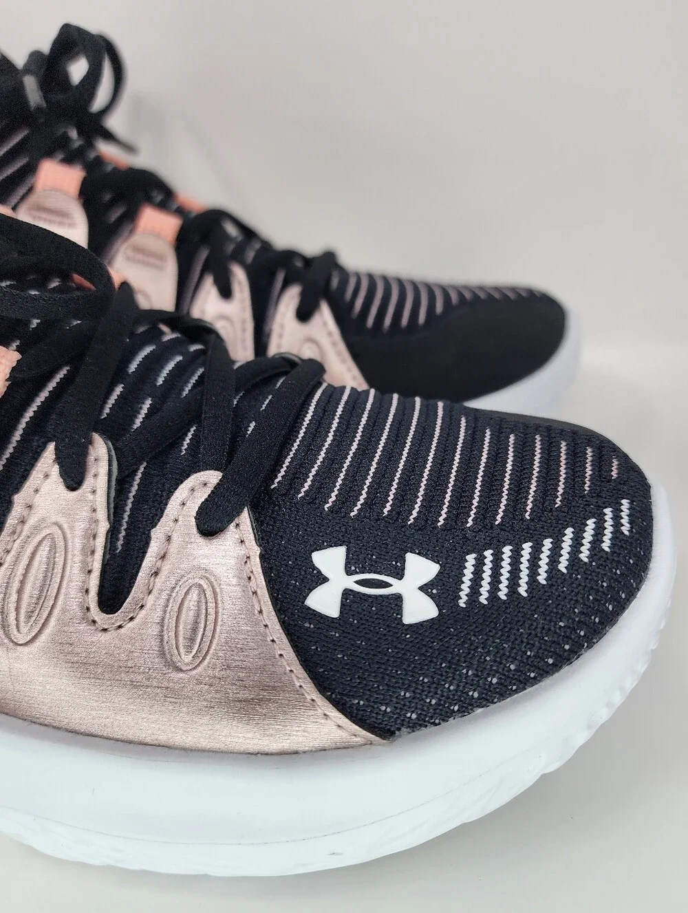 Under Armour Flow Breakthru-4 Basketball Shoes